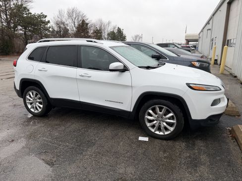 Used 2015 Jeep Cherokee Limited image 2