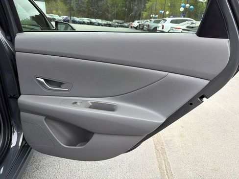 Used 2024 Hyundai Elantra SE FWD image 16