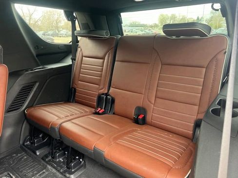 Used 2024 GMC Yukon Denali Ultimate AWD/4WD image 18