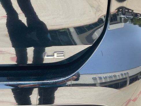 Used 2025 Toyota Highlander LE FWD image 6