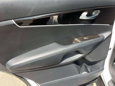 Used 2019 Kia Sorento FWD V6 image 17