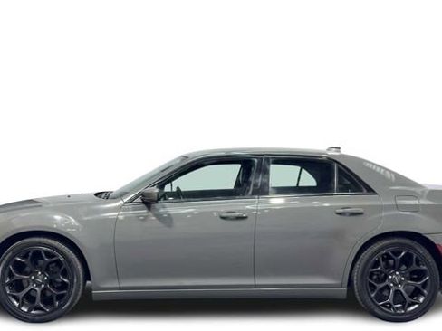 Used 2019 Chrysler 300 S RWD image 1