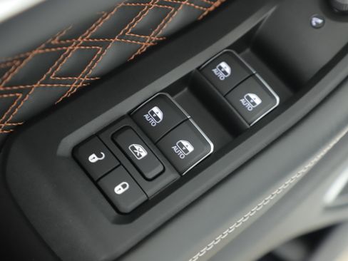 Used 2025 Jeep Grand Cherokee L Summit w/ Obsidian Package image 9