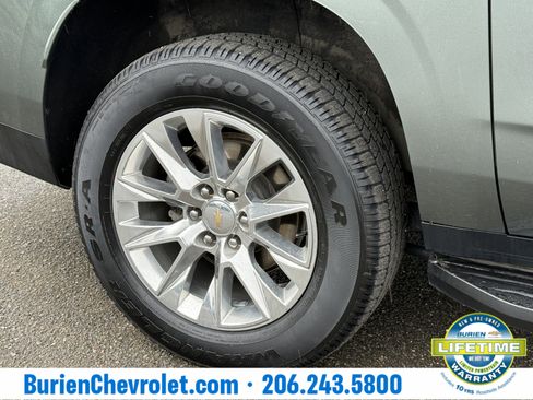 Used 2023 Chevrolet Suburban Premier image 38