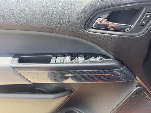Used 2019 Chevrolet Colorado Z71 AWD/4WD image 17