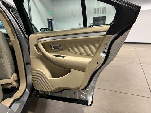 Used 2015 Ford Taurus SE image 33