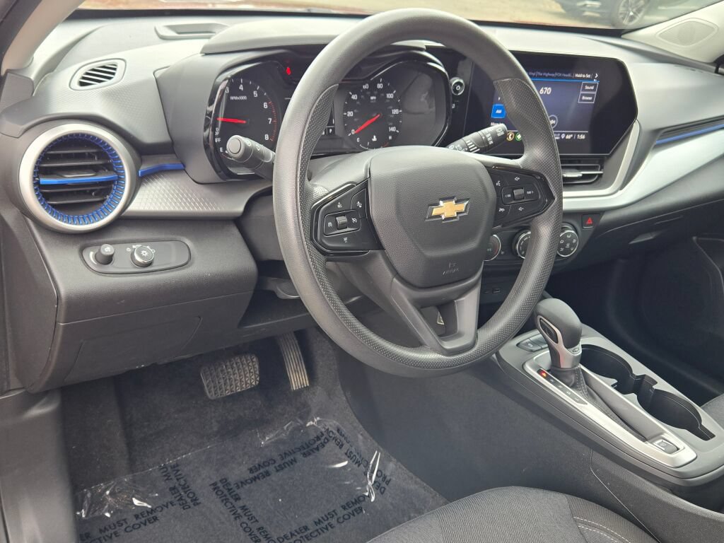 Used 2024 Chevrolet Trax LS w/ LS Convenience Package FWD image 19