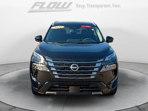 Used 2024 Nissan Rogue Platinum FWD image 2