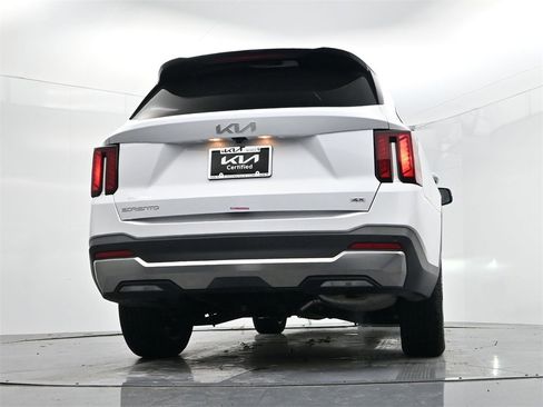 Certified 2025 Kia Sorento S image 43
