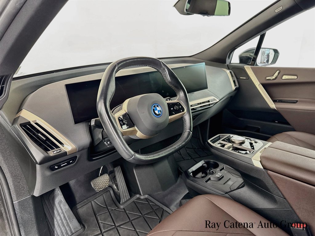 Used 2024 BMW iX xDrive50 w/ Premium Package AWD/4WD image 9