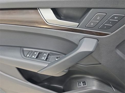 Used 2018 Audi Q5 2.0T Premium Plus w/ Premium Plus Package image 28