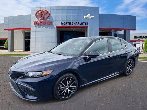 Used 2022 Toyota Camry SE w/ Convenience Package FWD image 6