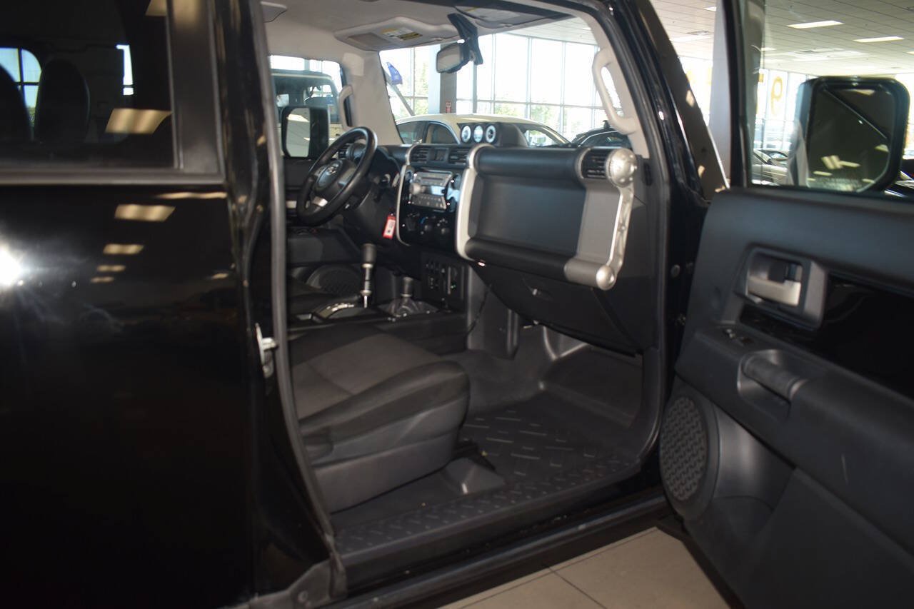 Used 2010 Toyota FJ Cruiser 4WD w/ Upgrade Pkg 2 image 9
