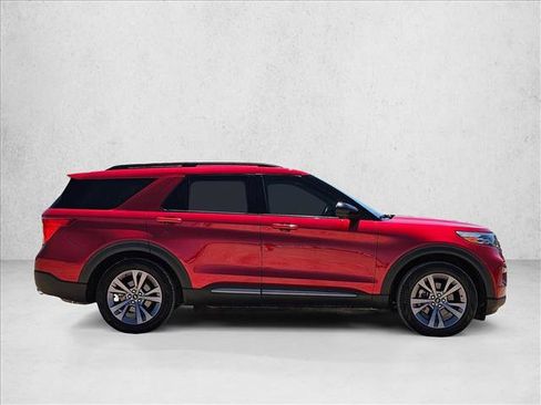 Used 2022 Ford Explorer XLT w/ Equipment Group 202A RWD image 4