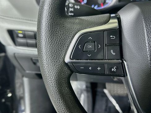 Used 2021 Toyota Highlander L FWD image 16