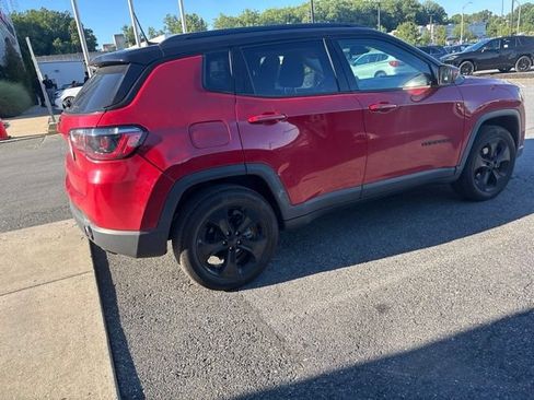 Used 2021 Jeep Compass Latitude w/ Sun and Sound Group AWD/4WD image 3