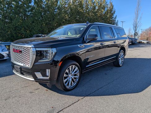 Used 2023 GMC Yukon XL Denali w/ Denali Reserve Package image 7