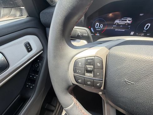 Used 2025 Ford Explorer Active RWD image 15