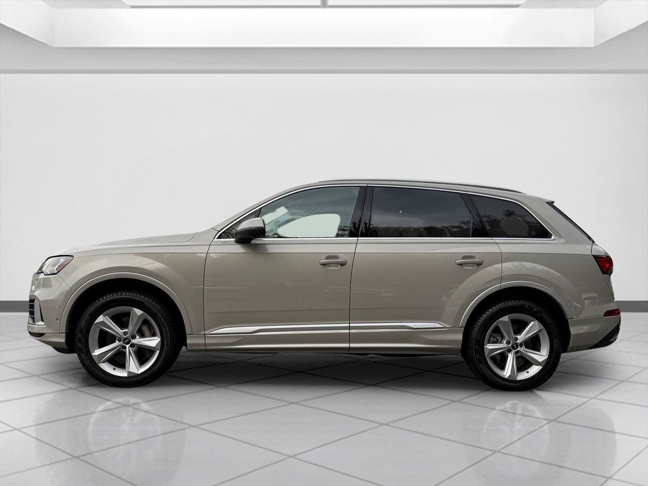 Used 2023 Audi Q7 2.0T Premium Plus w/ Premium Plus Package AWD/4WD image 2