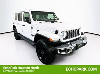 Used 2025 Jeep Wrangler Sahara video 1