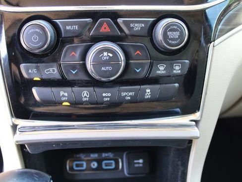Used 2020 Jeep Grand Cherokee Limited RWD image 25