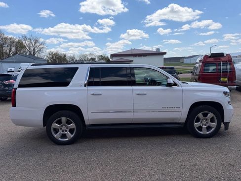 Used 2015 Chevrolet Suburban LT w/ Luxury Package AWD/4WD image 5