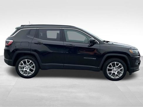 Used 2022 Jeep Compass Latitude w/ Sun and Sound Group image 8