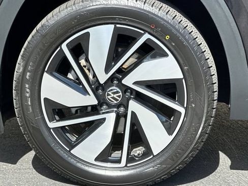 Used 2024 Volkswagen Atlas SE w/ Panoramic Sunroof Package FWD image 25