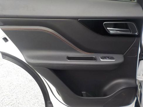 Used 2019 Jaguar F-PACE Prestige image 29