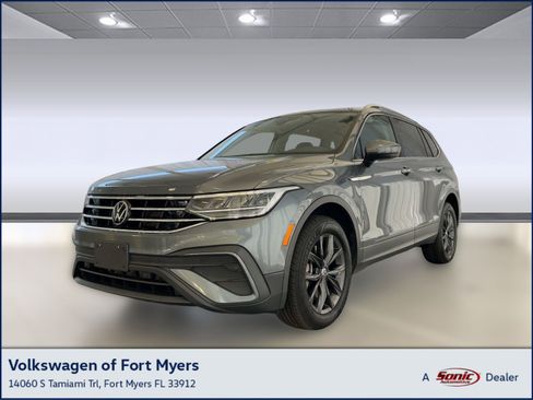 Used 2022 Volkswagen Tiguan SE w/ Panoramic Sunroof Package image 1