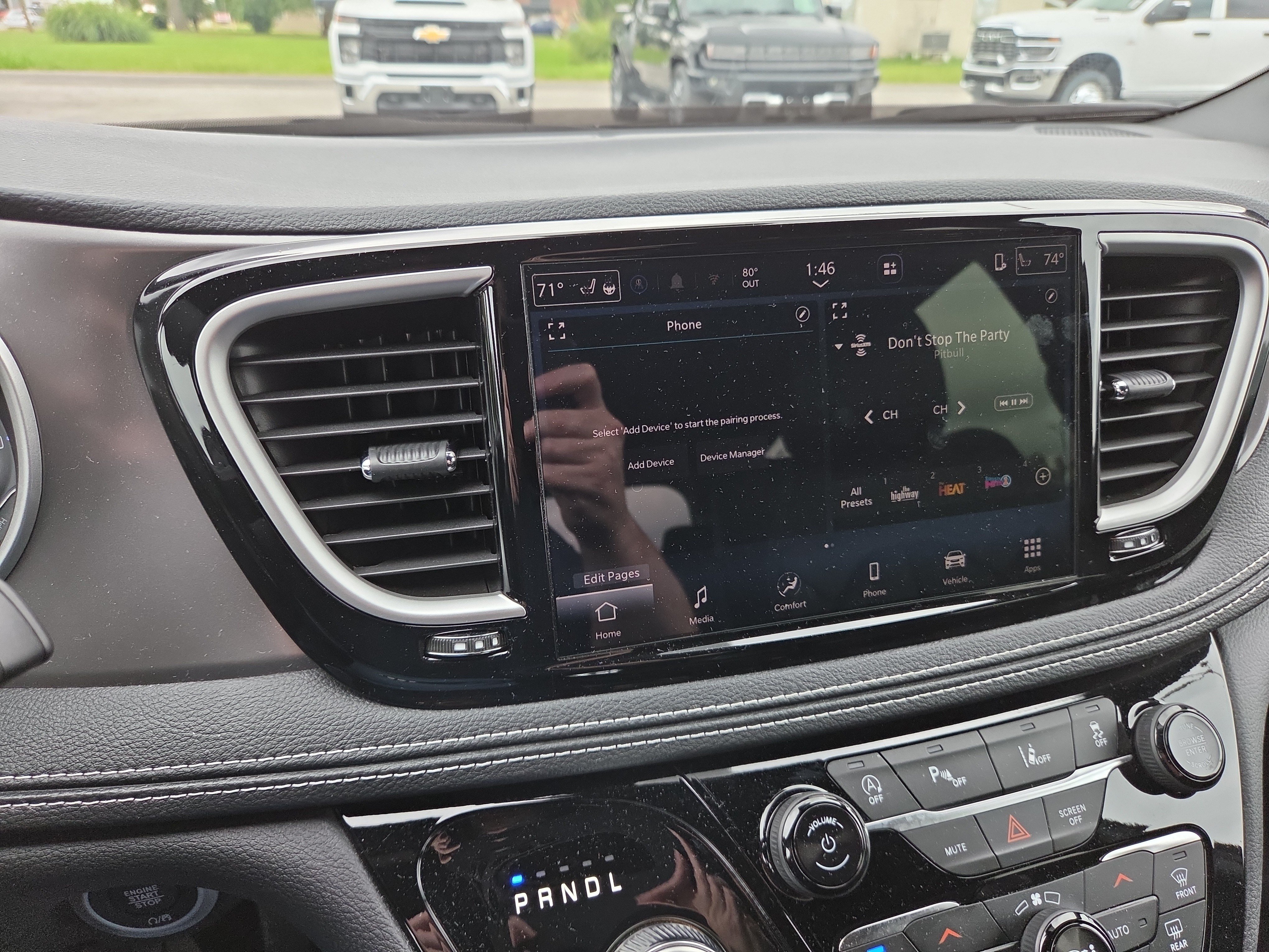 Used 2026 Chrysler Pacifica Select FWD image 9