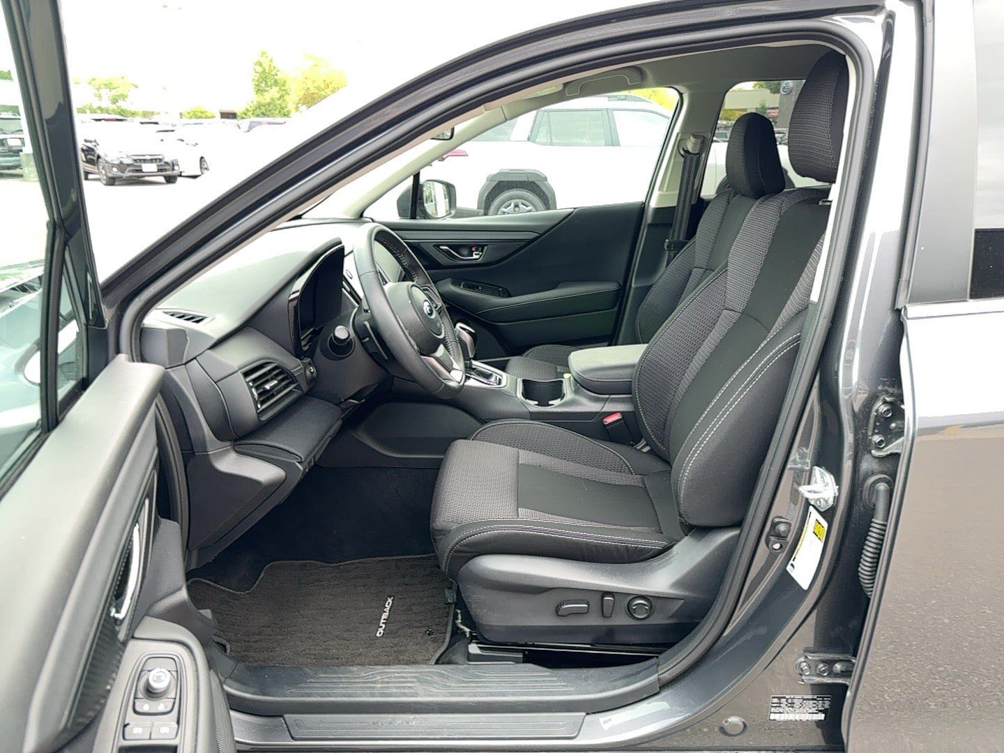 Used 2025 Subaru Outback Premium AWD/4WD image 13