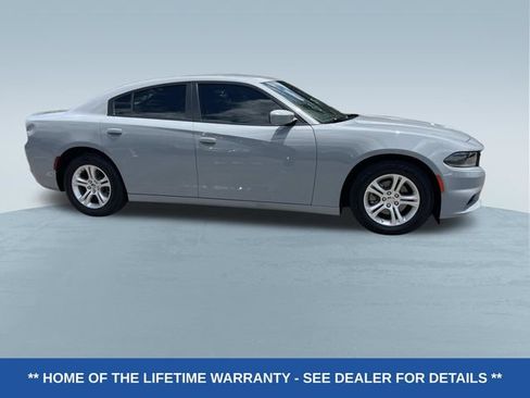 Used 2022 Dodge Charger SXT RWD image 2