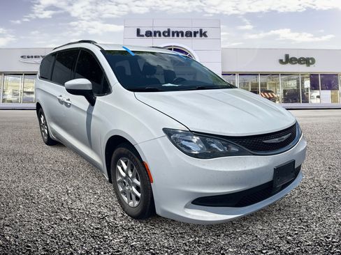 Used 2021 Chrysler Voyager Lxi FWD image 1