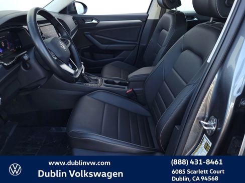 Used 2024 Volkswagen Jetta SE image 17
