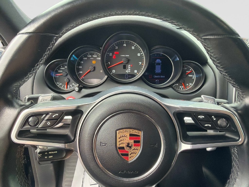 Used 2018 Porsche Cayenne Platinum Edition AWD/4WD image 27