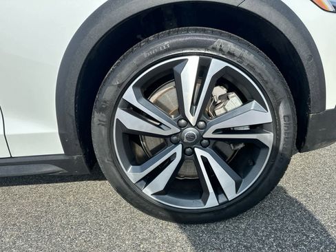 Used 2023 Volvo V60 B5 Cross Country Plus w/ Climate Package image 5