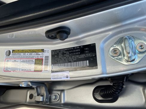 Used 2024 Toyota Highlander LE image 28