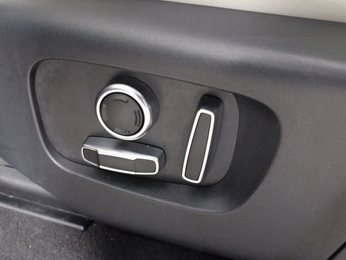 Used 2023 Land Rover Discovery Sport S image 47