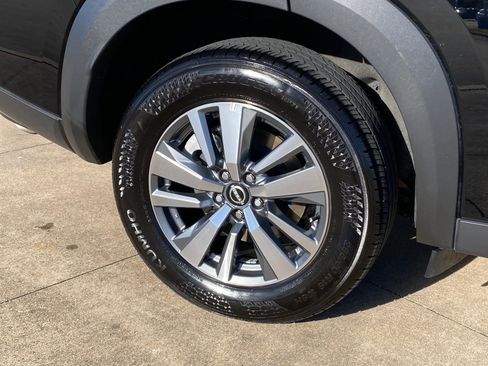 Used 2025 Nissan Pathfinder SL image 8