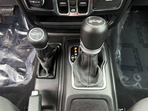 Used 2024 Jeep Wrangler Unlimited Sahara AWD/4WD image 19