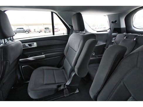 Used 2023 Ford Explorer XLT RWD image 13