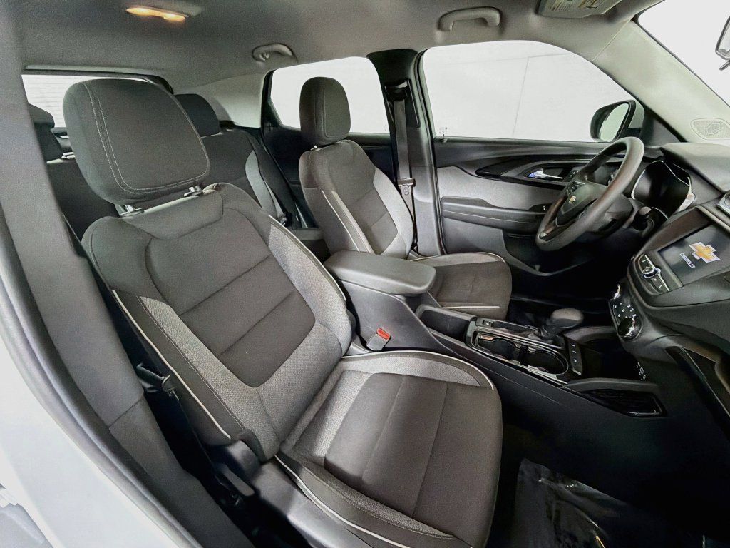 Used 2021 Chevrolet TrailBlazer LT FWD image 26