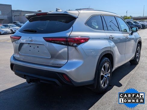Used 2021 Toyota Highlander XLE AWD/4WD image 4
