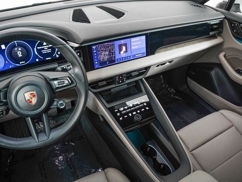 Certified 2025 Porsche Macan Electric w/ Premium Package RWD image 18