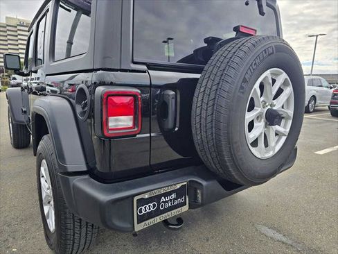 Used 2023 Jeep Wrangler Unlimited Sport image 16