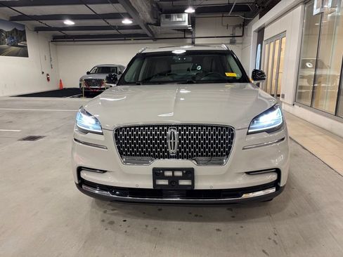 Used 2023 Lincoln Aviator Reserve w/ Elements Package Plus AWD/4WD image 2