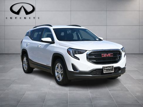 Used 2020 GMC Terrain SLE w/ Driver Convenience Package FWD image 3
