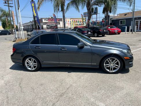 Used 2013 Mercedes-Benz C 250 Sedan w/ Multimedia Pkg image 4