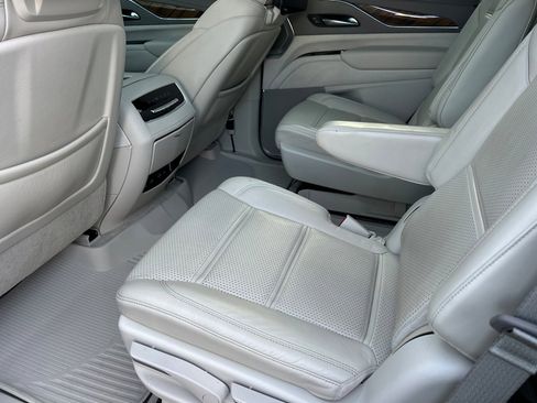 Used 2021 Cadillac Escalade Sport Platinum image 12